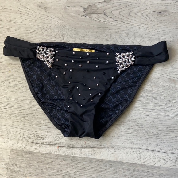 *SOLD* Victoria Secret pearl bottom size medium